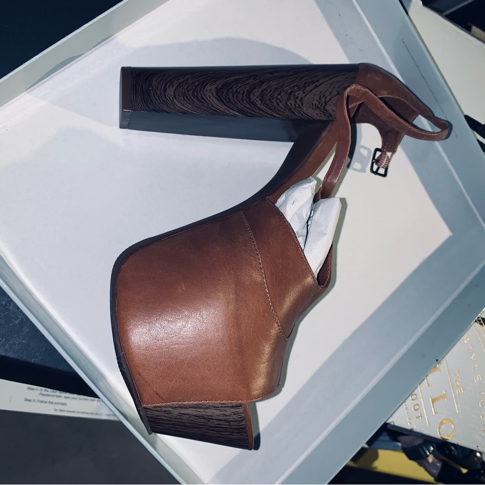 Jessica Simpson Brown Platform Heels